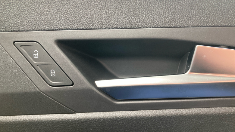 Ford Transit Connect 250 L2 Petrol 1.5 EcoBoost PHEV 150 Limited Van Auto